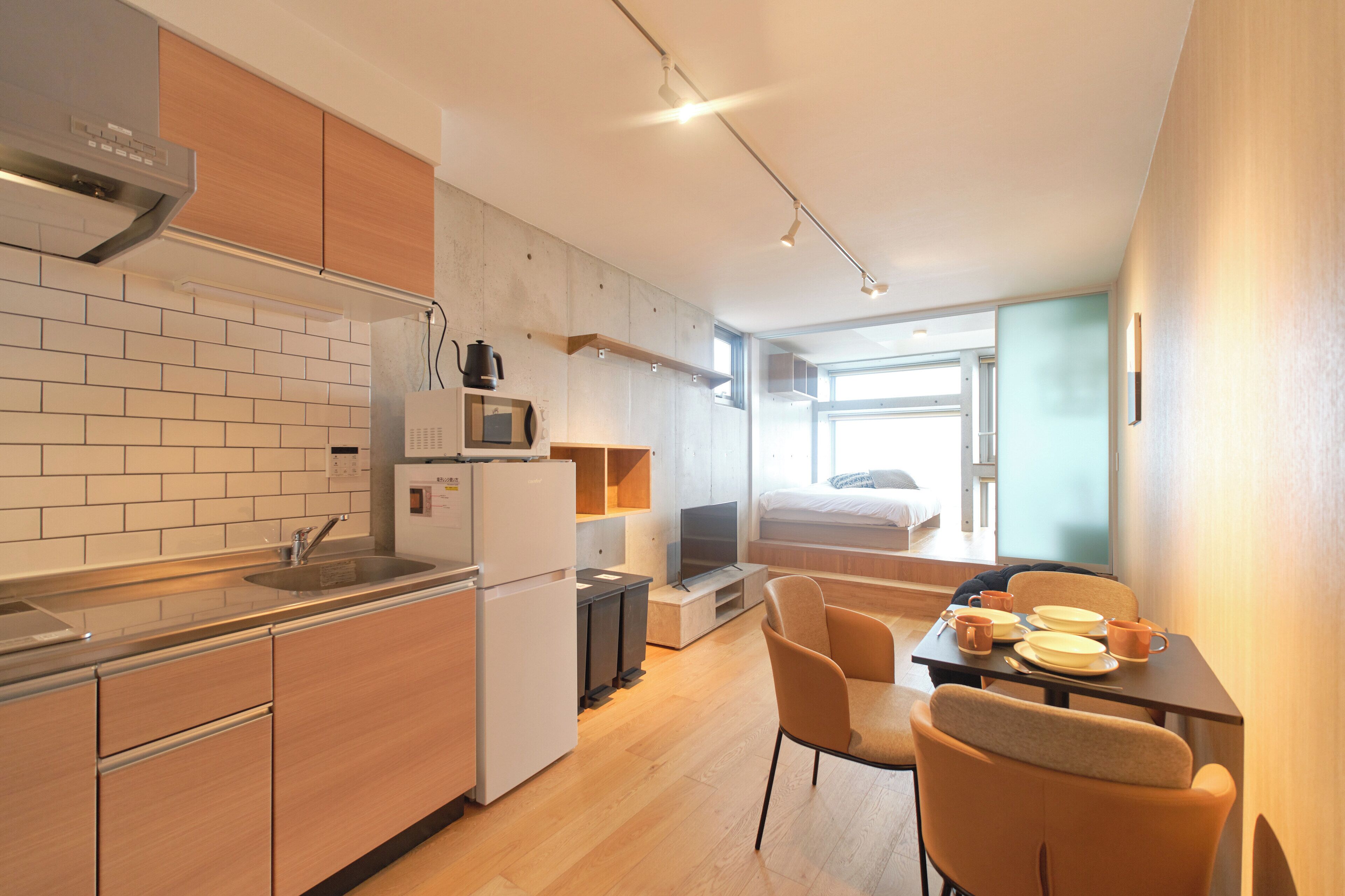 Appartement, niet-roken (501, 3 people) | Privékeuken | Een koelkast, een microgolfoven, een kookplaat