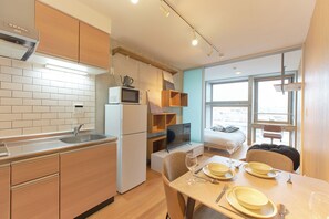 502 (3 people), Non Smoking | Private kitchen | Fridge, microwave, stovetop, electric kettle