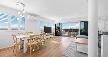 Stylish 4-Bed Townhouse with Panoramic Ocean Views