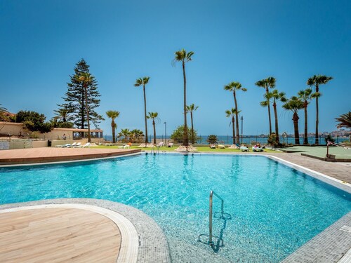 31 Los Cristianos front row sea, pool free WiFi
