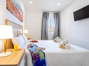 1 bedroom, iron/ironing board, internet, bed sheets