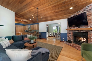 TV, fireplace, offices