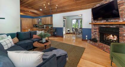 Epic Home Sleeps 20-Basketball Court-Hot Tub-Sauna