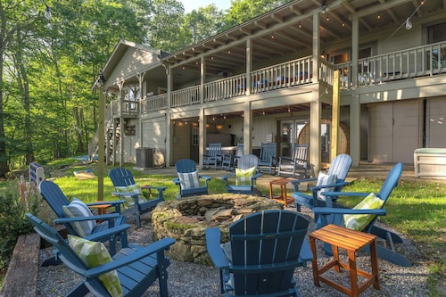 Epic Home Sleeps 20-Basketball Court-Hot Tub-Sauna