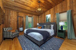 6 bedrooms, desk, iron/ironing board, travel crib