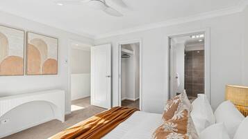 3 bedrooms, desk, iron/ironing board, WiFi