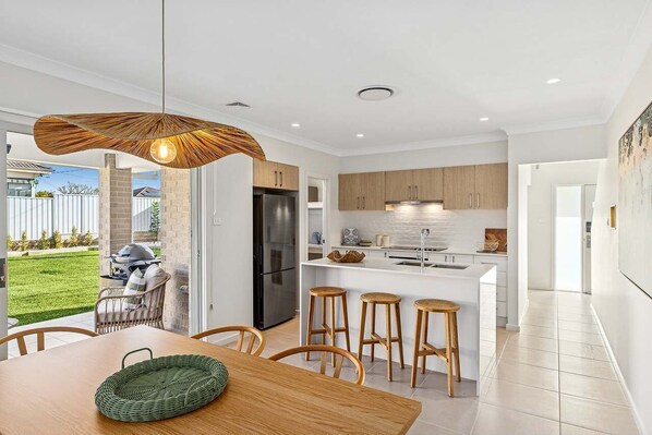 Dining - The Haven by Coast Hosting (Ettalong Beach)