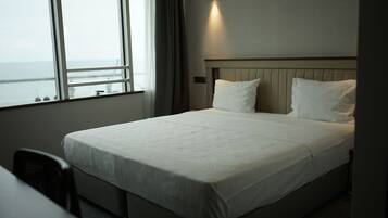 Double Room, Sea View | Desk, iron/ironing board, free WiFi