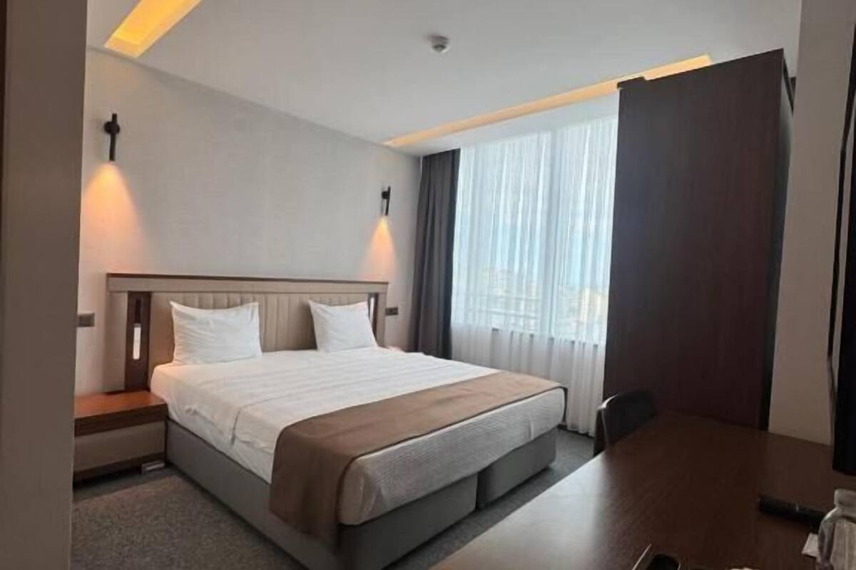 Double Room, Sea View | Desk, iron/ironing board, free WiFi
