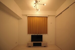 Lägenhet - icke-rökare (A(3p)) | Vardagsrum | Platt-tv