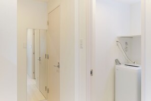 A(3p)禁煙 | バスルーム | シャワー付き浴槽、バスアメニティ (無料)、ヘアドライヤー、スリッパ