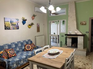 TV, caminetto