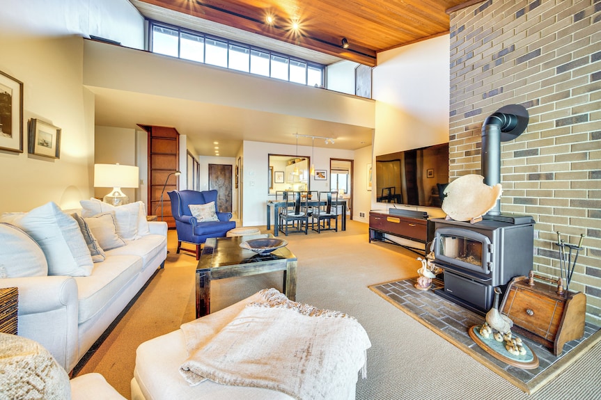 Water Views & Marina Access: Port Ludlow Getaway - Port Ludlow, WA