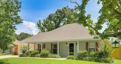 Updated Retreat w/ Outdoor Space in Flowood!