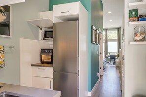 Interior - Couple’s Base Near Lumen Field & Discovery Park (Seattle)