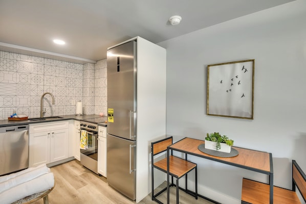 Fridge, stovetop, dishwasher, coffee/tea maker