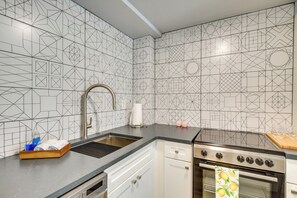 Fridge, stovetop, dishwasher, coffee/tea maker