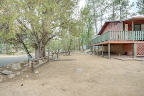 Property grounds - 2 Mi to Arizona Christmas City! Cabin w/ Fireplace (Prescott)