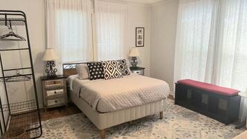 3 bedrooms, iron/ironing board, WiFi (free), bed sheets