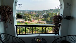Interior - Charming 2-bedroom apartment in welcoming Kampala with unlimited WiFi (Kampala)