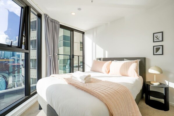 2 habitaciones, tabla de planchar con plancha y wifi gratis 