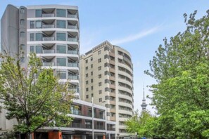 Exterior - Stylish 2-Bedroom Apartment in Central Auckland (Auckland)