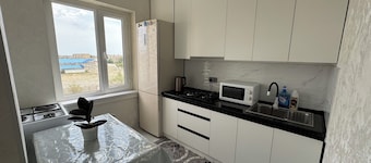 Charming 2-bedroom apartment in delightful Balykchy with WiFi