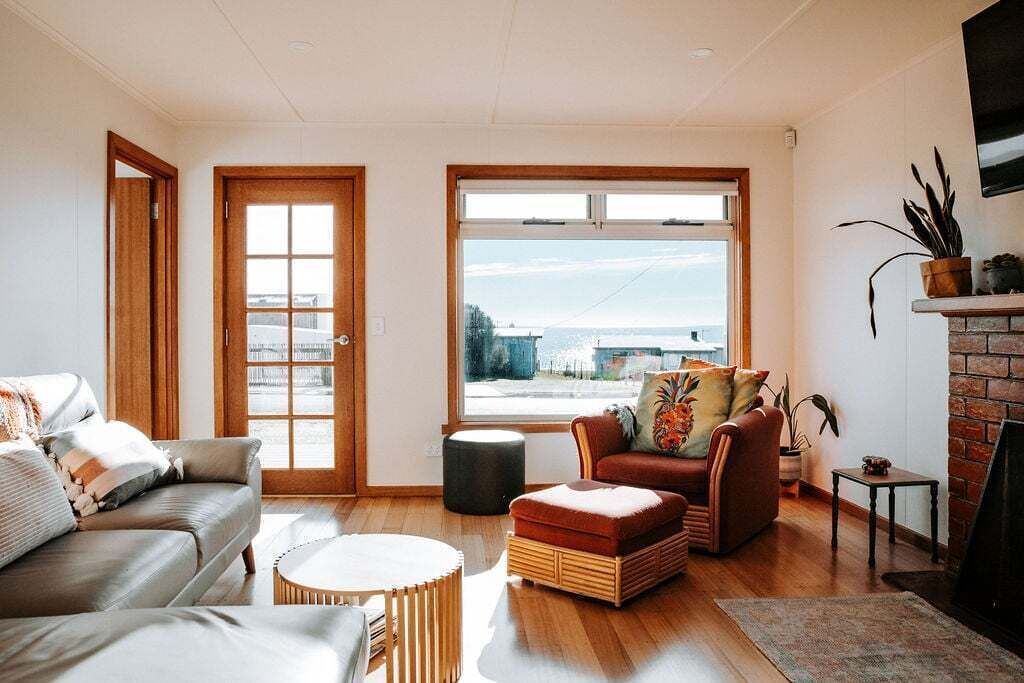 Bichenobae, Where Coastal Cool Meets Comfort And Fun - Bicheno