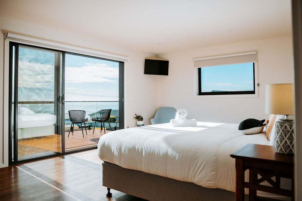 6 bedrooms, WiFi, bed sheets