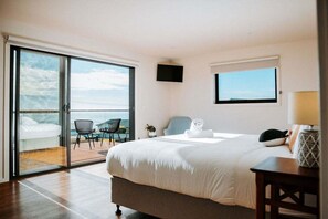 6 bedrooms, WiFi, bed sheets