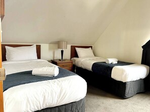 3 bedrooms, iron/ironing board, bed sheets