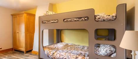 4 chambres, fer et planche à repasser, Wi-Fi, draps fournis