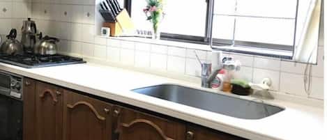 Fridge, microwave, oven, stovetop