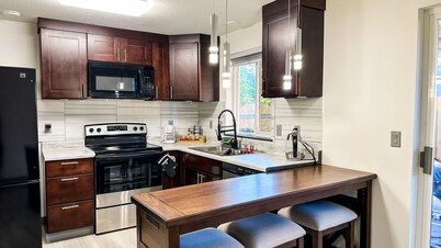 Charming 3- bedroom house with WiFi and AC in delightful Vancouver