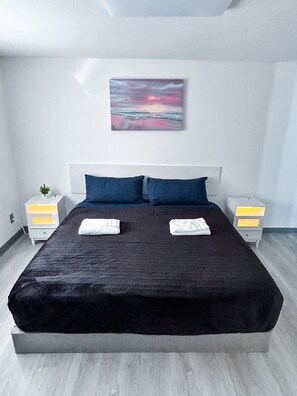 3 bedrooms, desk, free WiFi, bed sheets