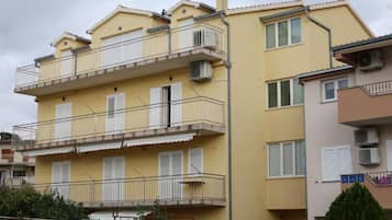 Departamento (Two Bedroom Apartment with Terrace) | Exterior