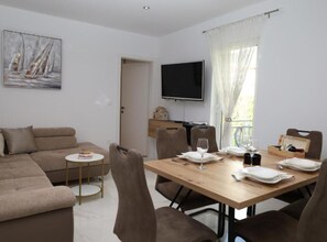 Apartment (Two Bedroom Apartment with Terrace) | Dining room