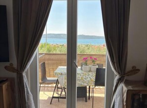 شقة (Two Bedroom Apartment) | شرفة