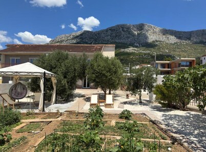 Dragon Castle - Sea View ,garden & Marina Kaštela