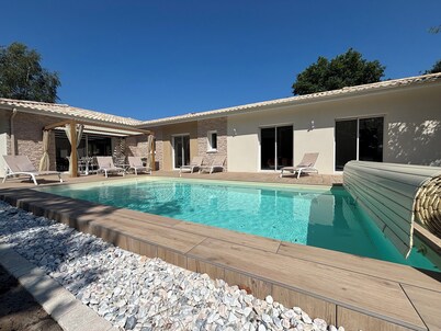Lovely new air-conditioned villa with pool 3 bedrooms 3 bathrooms.