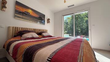 3 chambres, fer et planche à repasser, Wi-Fi, draps fournis