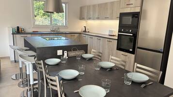 Micro-ondes, four, plaque de cuisson, lave-vaisselle