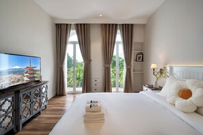 Deluxe One-bedroom Apartment | Free WiFi, bed sheets