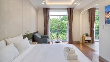 Premier One-bedroom Suite | Free WiFi, bed sheets