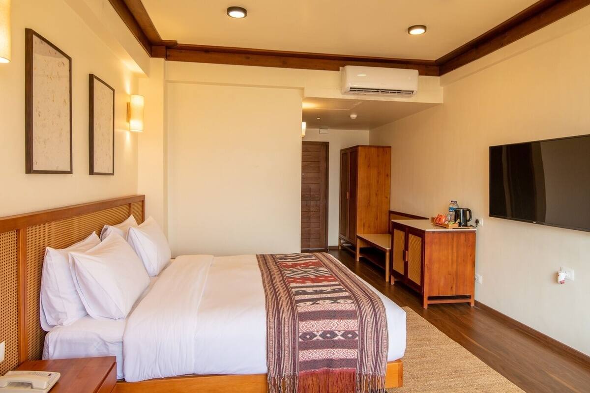 Deluxe Double Room, 1 King Bed, Balcony, Valley View | Premium bedding, minibar, in-room safe, blackout drapes