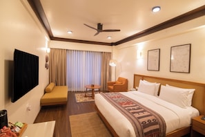 Standard Double Room, Valley View | Premium bedding, minibar, in-room safe, blackout drapes