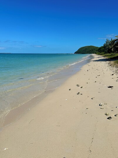 Slow-living by the lagoon – Beachfront stay in Naïa Bay, New Caledonia