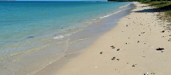 Slow-living by the lagoon – Beachfront stay in Naïa Bay, New Caledonia