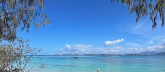Slow-living by the lagoon – Beachfront stay in Naïa Bay, New Caledonia