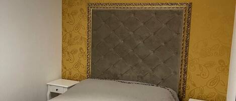 10 bedrooms, iron/ironing board, free WiFi, bed sheets